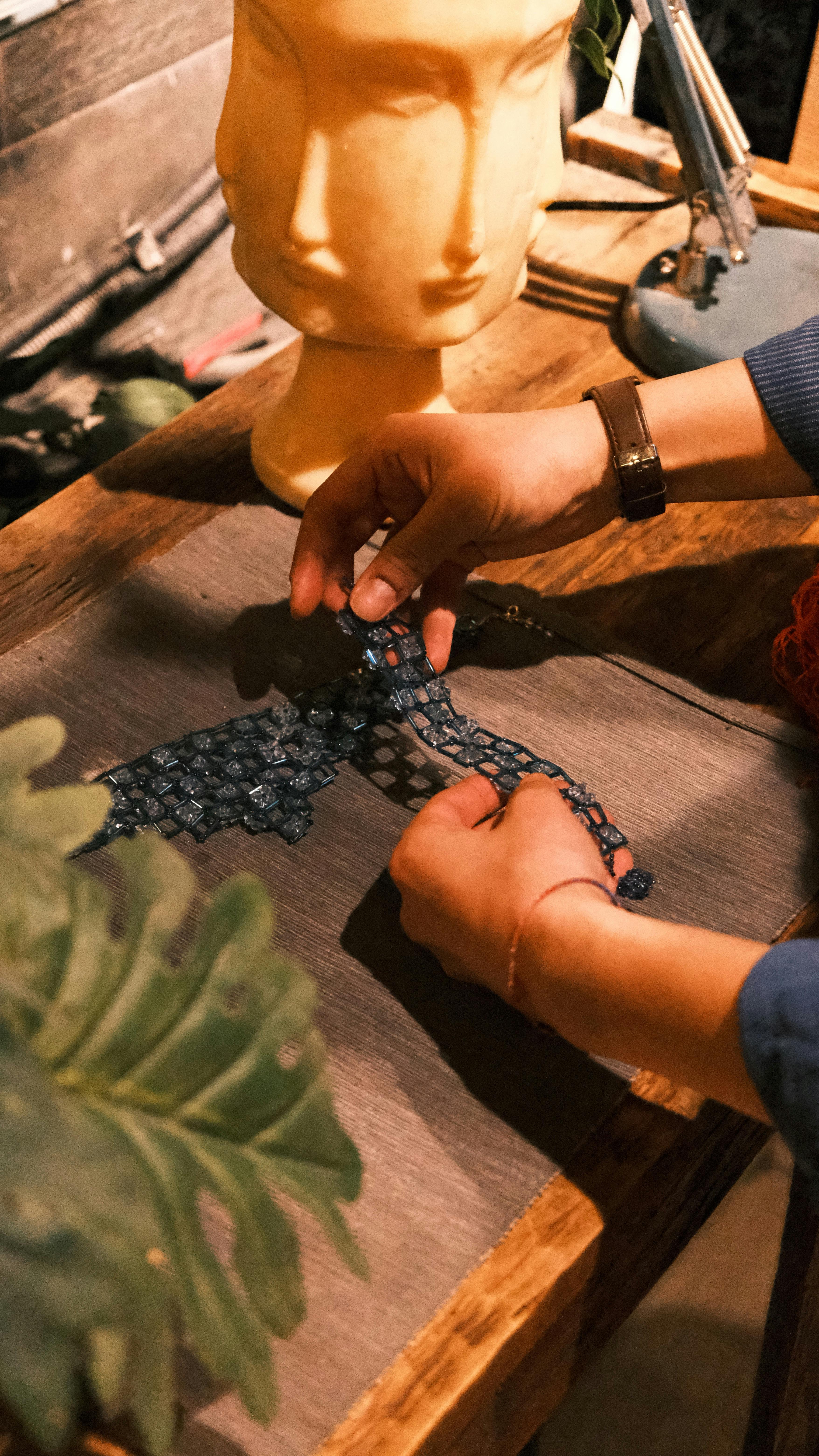 El arte del saber hacer: la joyería colombiana que conquista con alma artesanal